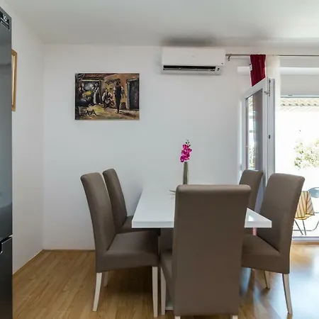 Duje Apartment